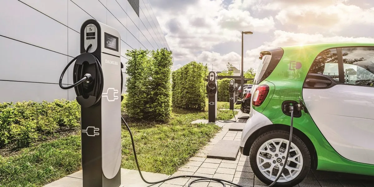 09021 Innogy Daimler Ladestationen 2018 1200x600